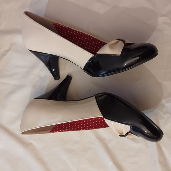 B.A.I.T. VEGAN VINTAGE STLYE PUMPS - Picture 4 of 12